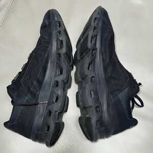 Men’s on cloud monsters size 12.5